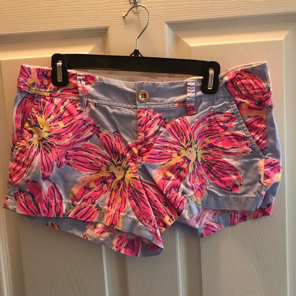 Lilly Pulitzer Pants - Lilly Pulitzer party girl Walsh shorts size 8